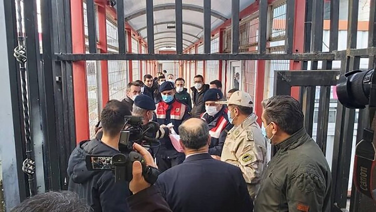مبادله ۲۱ زندانی بین ایران و ترکیه در مرز بازرگان