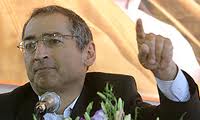 با سوادان انتقاد کردند، به دادگاه فراخوانده شدند!