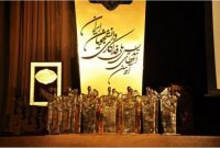 تندیس ملی فداکاری در دستان دانشجوی تحت پوشش کمیته امداد امام خمینی آذربایجان شرقی