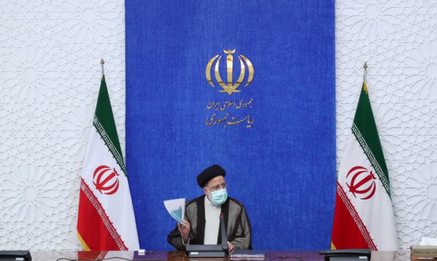 بانک مرکزی جلوی فضاسازی‌ کاذب در قیمت ارز و کالا را بگیرد