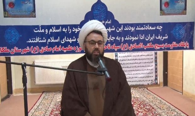 طلاب و روحانیون پیشگامان عرصه جهاد و دفاع هستند