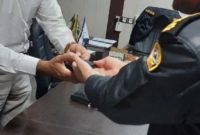 افسر پاکدست میانه ای گوشی گمشده را به صاحبش پس داد