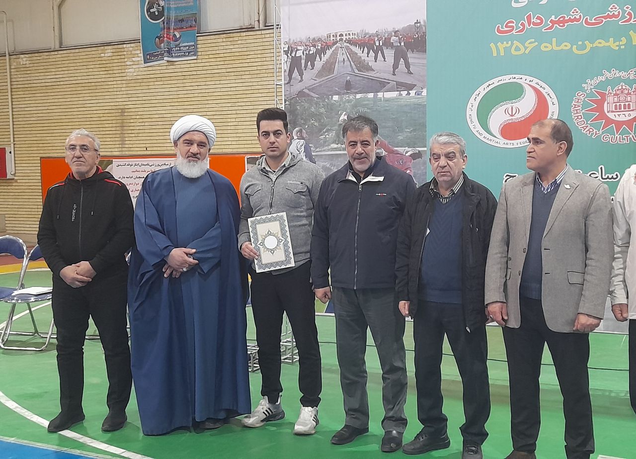 مراسم تجلیل از میثم رشتبر رئیس انجمن کونگ فو آزاد استان،،قهرمان و رکورد دار جهان +عکس و فیلم
